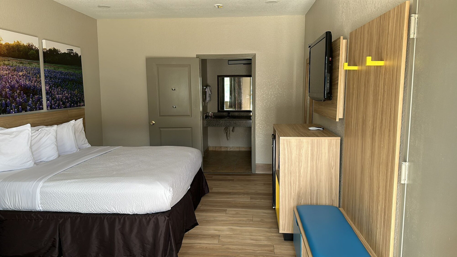 Bedroom 4, Days Inn by Wyndham Kenedy/Karnes City, Karnes