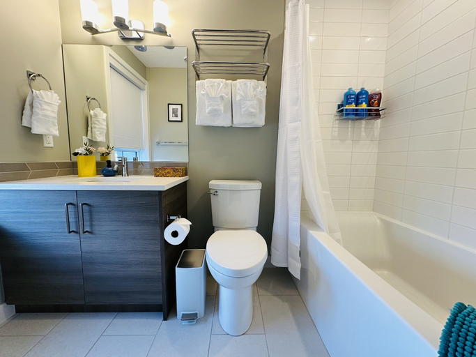 Bathroom 3, Skyline-Townhouse Combo-AC-Pool-Hot Tub, Division No. 15