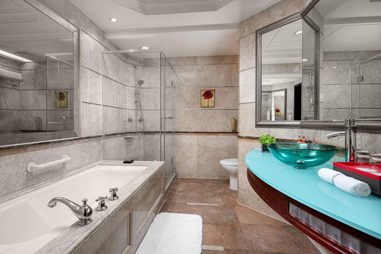 Bathroom 5, Crowne Plaza SHANGHAI NANJING ROAD by IHG, Shanghai
