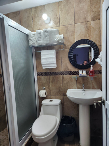 Bathroom 3, VILLA CLAUDIAS, Taxisco