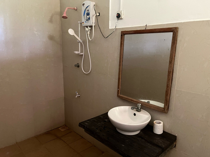 Bathroom 3, Rivendell Twisted Tree, Ganewatta