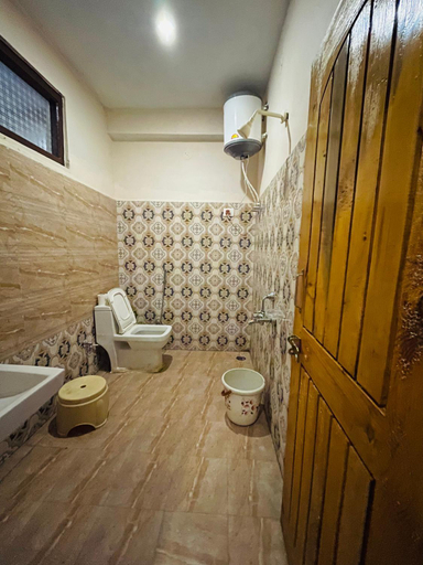 Bathroom 5, The Riverwoods - Cafe & Stay, Kullu