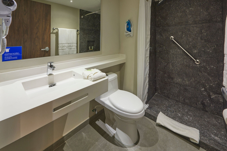 Bathroom, City Express By Marriott Cancun Aeropuerto, Benito Juárez