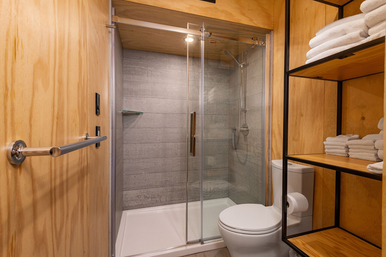Bathroom 4, Les Refuges, Charlevoix