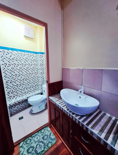 Bathroom 2, La-Familia Guest House, Siquijor