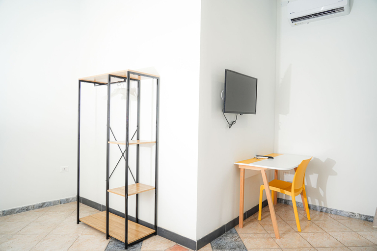 Others 5, Vulcania Rooms, Napoli