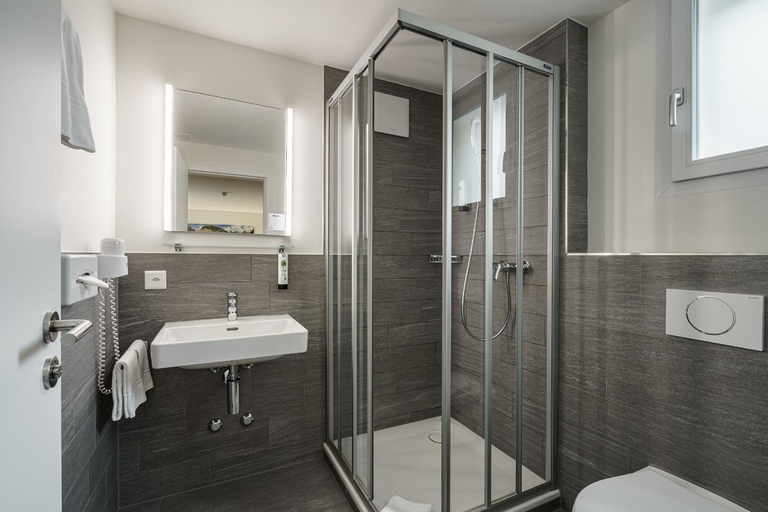 Bathroom 5, Hotel Bernerhof, Interlaken