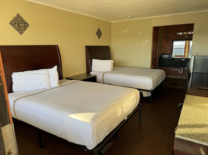 Bedroom 2, Eagle Inn, Henderson
