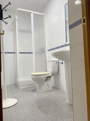 Bathroom 2, PENSIÓN EL CARMEN, Madrid