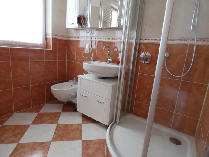 Bathroom 5, Nordsee Resort Hotel & Suite Arche Noah, Friesland