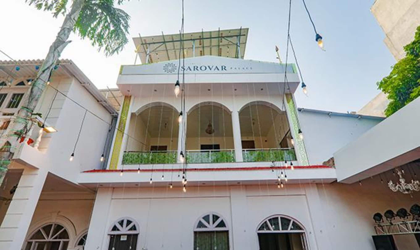 Exterior & Views