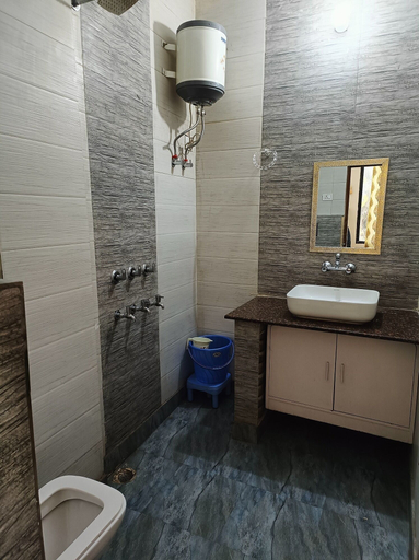 Bathroom 3, Hotel Grand, Delhi