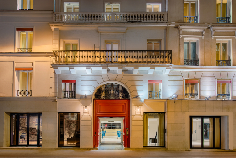 Exterior & Views