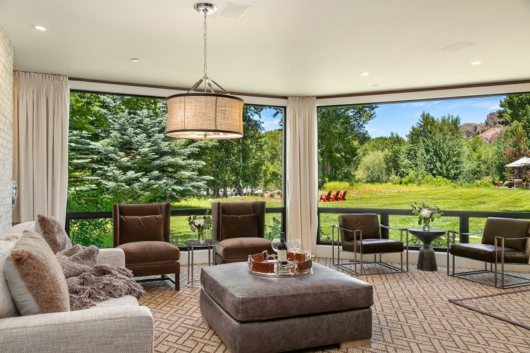 Others 5, Villa Fleuve, Blaine