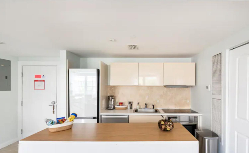 Others 5, The Carlyle Oceanfront Luxe Condo Miami Beach, Miami-Dade
