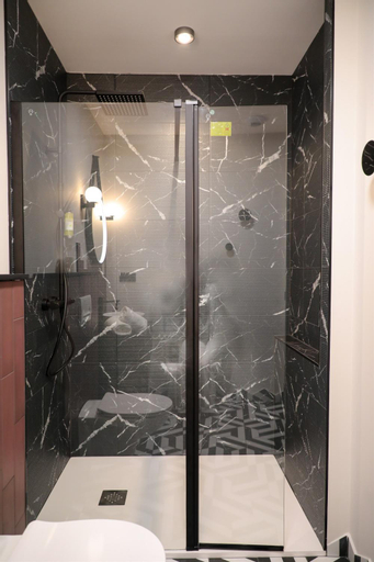 Bathroom 22