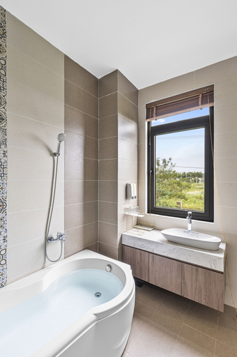 Bathroom 3, Sol Villa 4BR near Han River, Da Nang