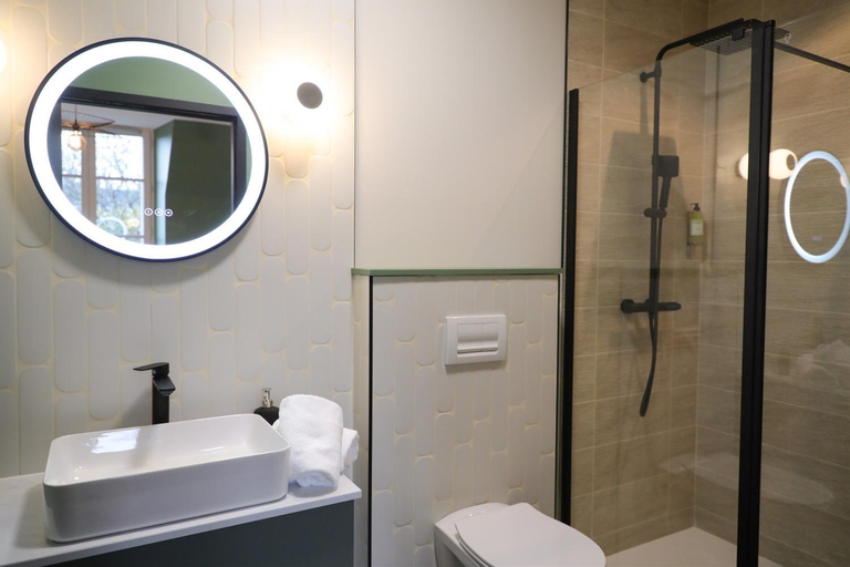 Bathroom 19