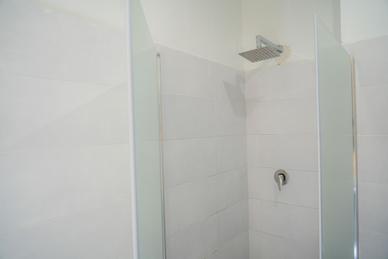 Bathroom 4, Vulcania Rooms, Napoli