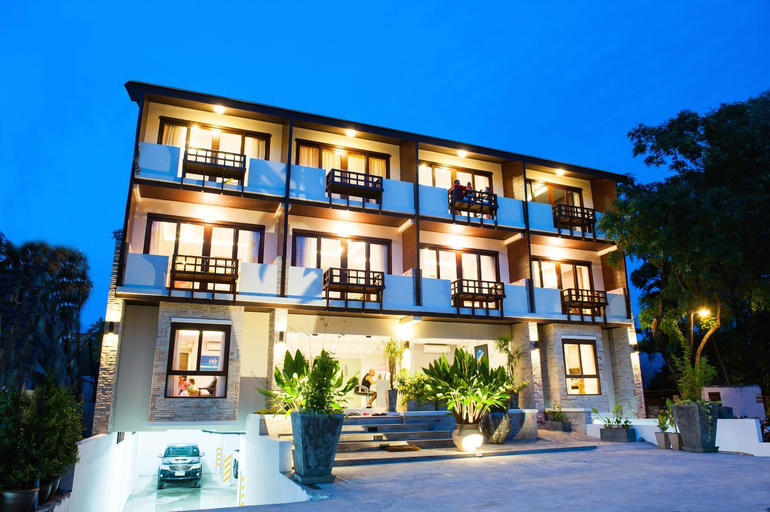 Exterior 6