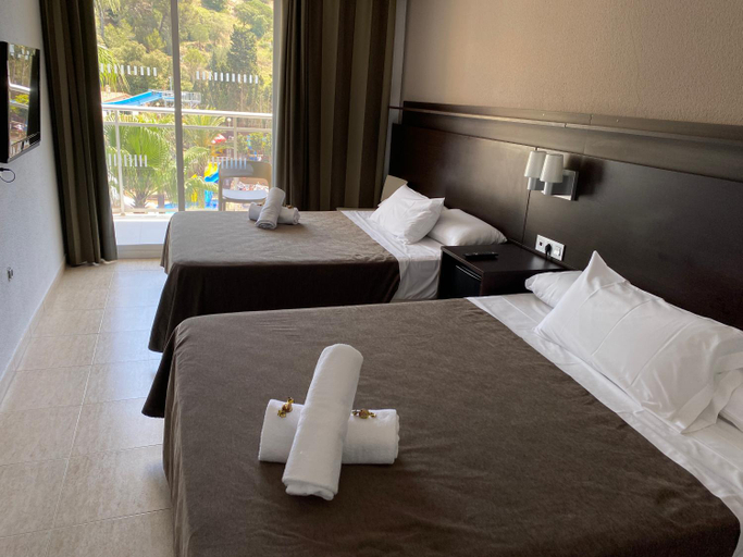 Bedroom 3, Hotel Rosamar Garden Resort 4*, Girona