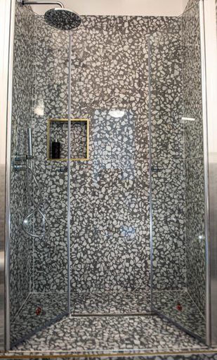 Bathroom 4, U'Panare, Taranto