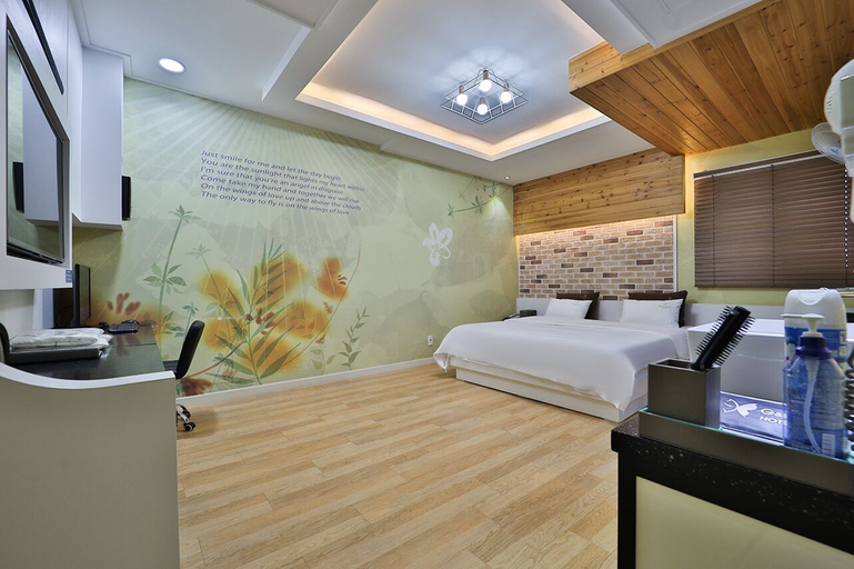 Bedroom 3, G&G Hotel, Jung