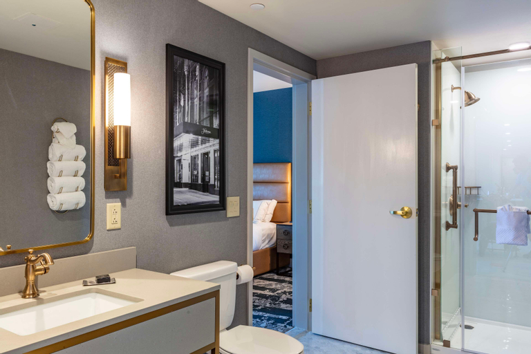 Bathroom 18