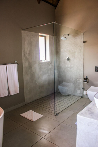 Bathroom 3, Royal Morubisi River Lodge, Waterberg