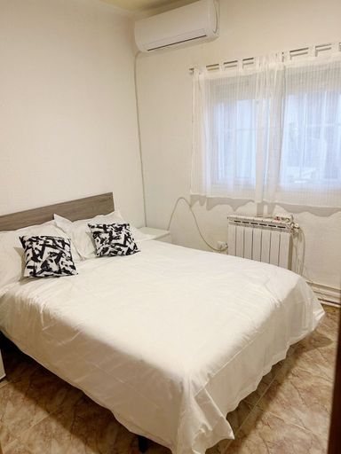 Bedroom 5, PENSIÓN EL CARMEN, Madrid
