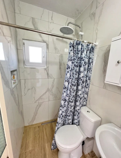 Bathroom 4, Entire unit near beach access to garden, Durrësit