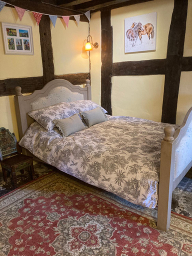 Bedroom 2, Historic Tudor House in rural Hereford - inc breakfast, Herefordshire