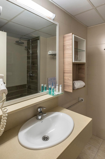 Bathroom 5, Hotel Rosamar Garden Resort 4*, Girona