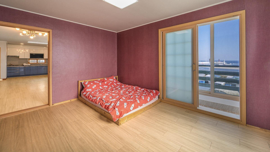 Bedroom 2, Gangneung Basecamp Pension, Gangneung
