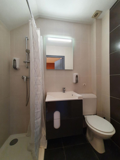 Bathroom 2, L'Auberge de la Croix Perrin, Isère