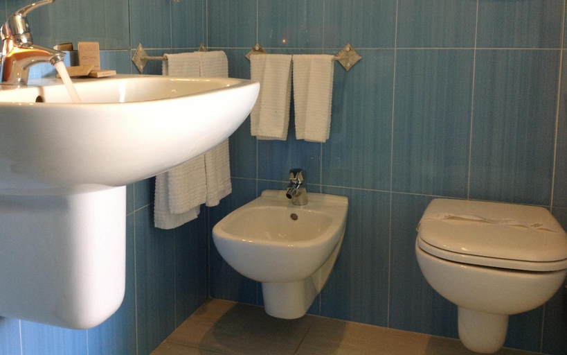 Bathroom 4, Hotel Budoni Beach, Nuoro