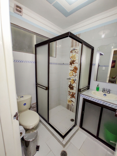 Bathroom, The Clover 2028, Palmira