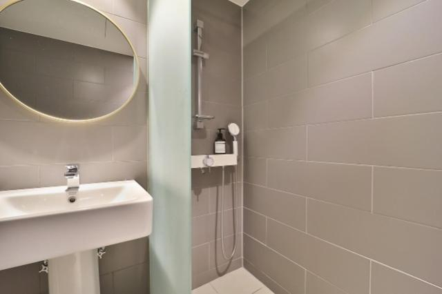 Bathroom 5, Busan Yeonsan YAM, Yeonje
