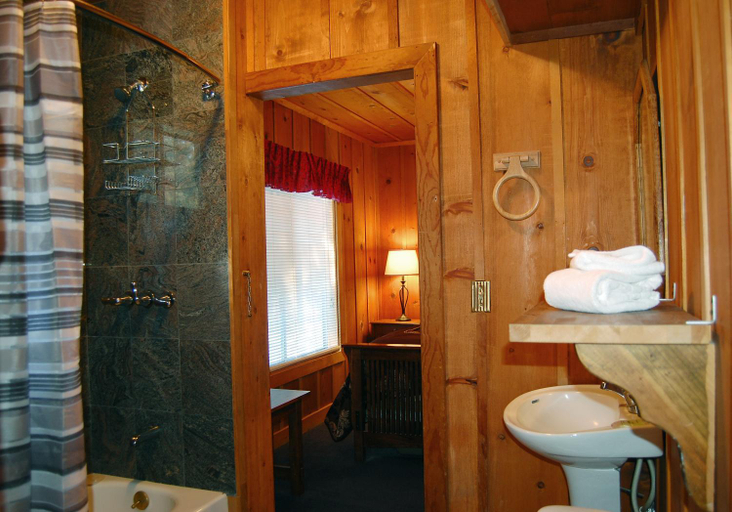 Others 2, 10N Black Oak Lodge, Mariposa