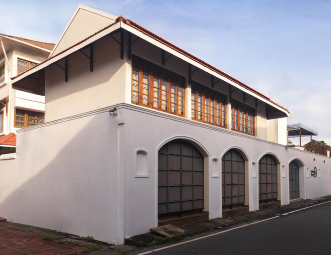 Exterior & Views