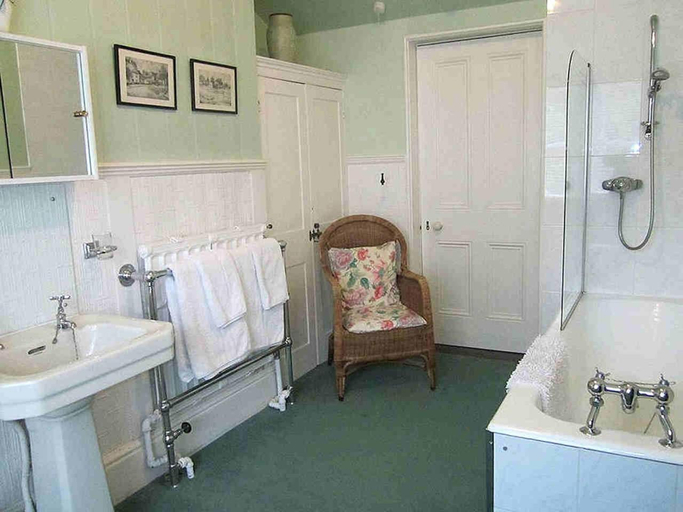 Bathroom 2, Hollybank House, Hampshire