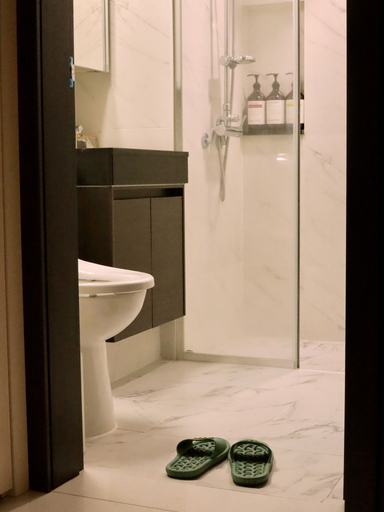 Bathroom 3, Morning Madrid, Jeju