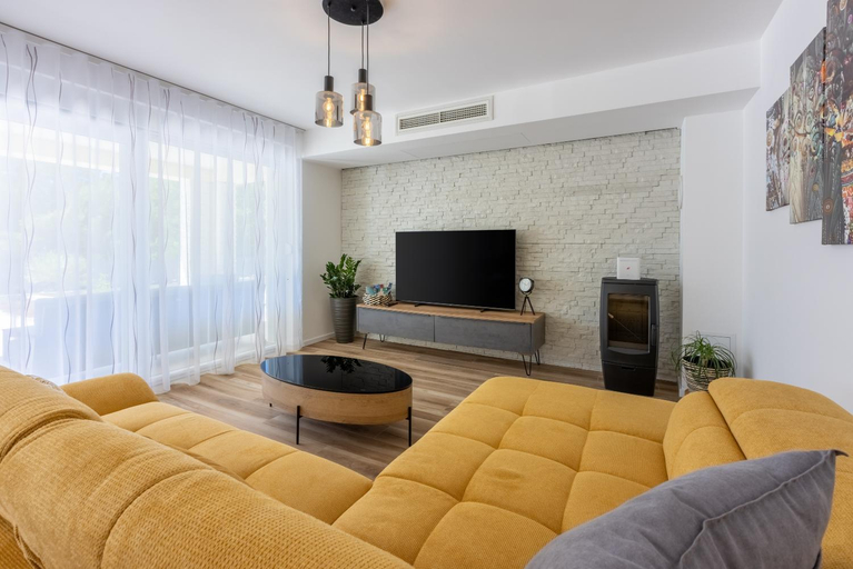 5, Villa Una, Krk