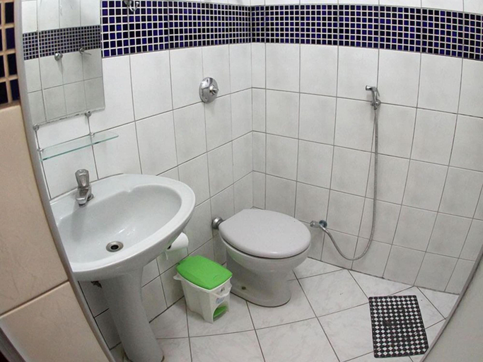 Bathroom 4, Ana Maria Apart Hotel, Arcos