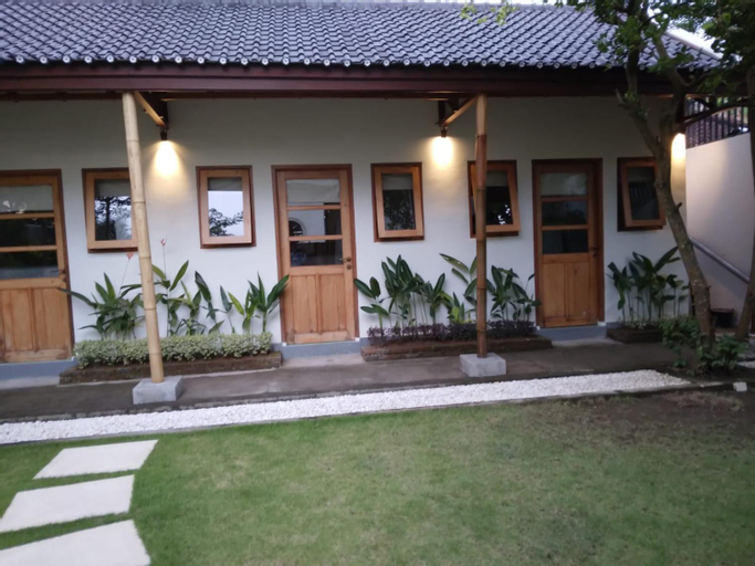 Exterior 16