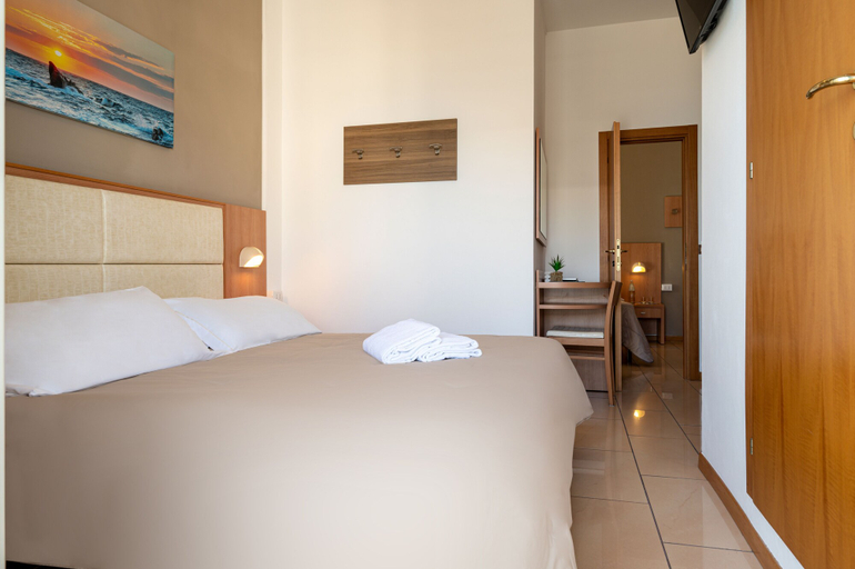 Bedroom 4, Amadei Hotel Figaro & Apartments, Pesaro E Urbino