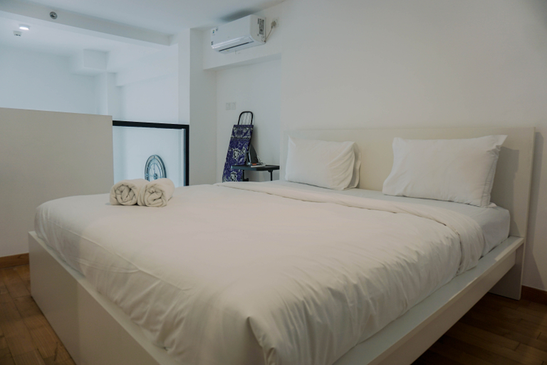Bedroom 2, Comfortable and Homey Studio Loft at Kingland Avenue Apartment By Travelio, Tangerang
