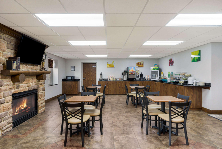 Food & Drinks 5, Quality Inn & Suites, Putnam