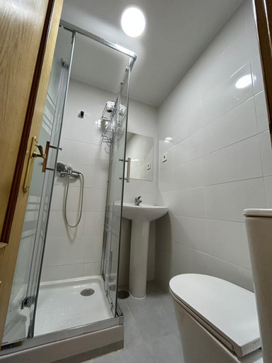 Bathroom 3, PENSIÓN EL CARMEN, Madrid