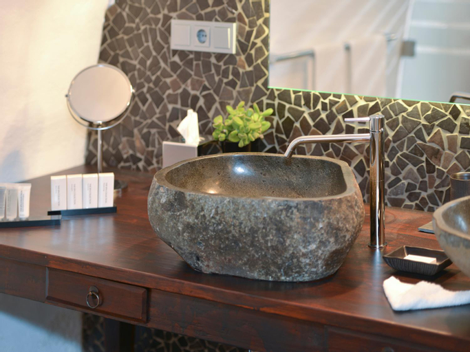 Bathroom 18